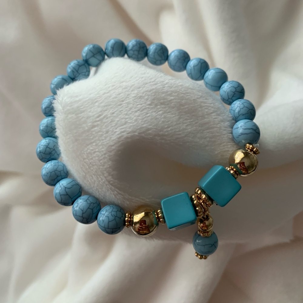 Turquoise Beaded Bracelet with Gold Accents - Picture 1 of 6